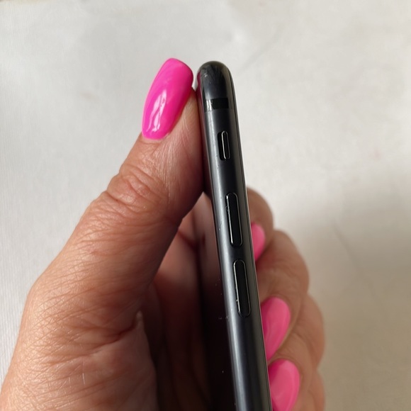 Apple I Phone Black. - Picture 4 of 9